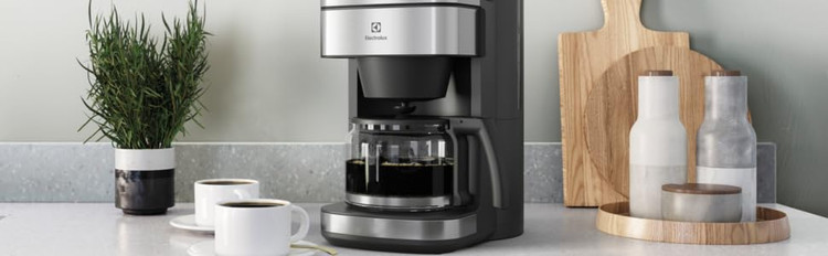 دستگاه قهوه فیلتر با آسیاب و تنظیم زمان و تنظیم عطر قهوه برند Electrolux مدل Explore 6 E6CM1-5ST
