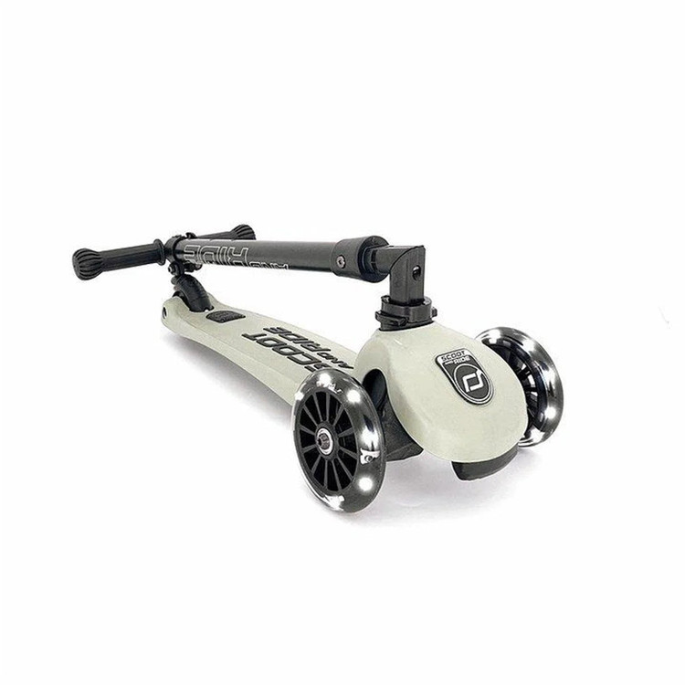 اسکوتر کودک برند Scoot and Ride اتریش مدل Highwaykick 3 با چرخ های مجهز به چراغ LED