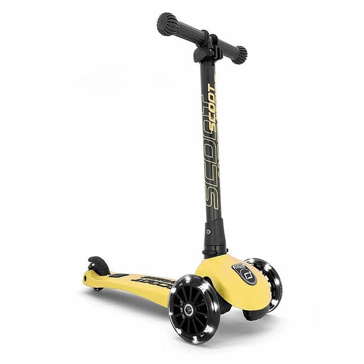 اسکوتر کودک برند Scoot and Ride اتریش مدل Highwaykick 3 با چرخ های مجهز به چراغ LED