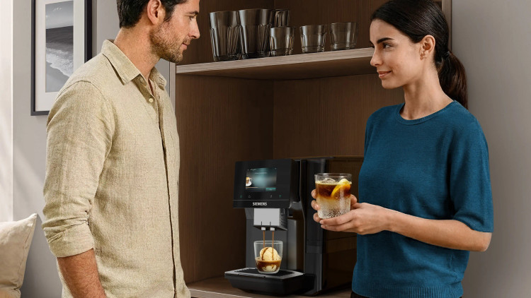 اسپرسوساز تمام اتوماتیک برند Siemens آلمان سری EQ700 مدل TP723E09 پیانو مشکی