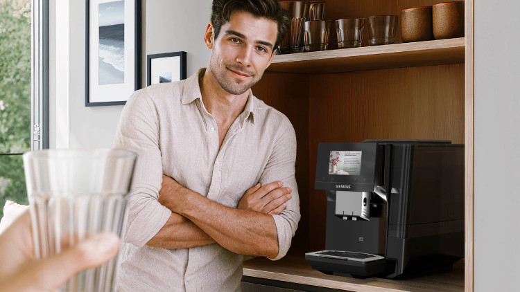 اسپرسوساز تمام اتوماتیک برند Siemens آلمان سری EQ700 مدل TP723E09 پیانو مشکی