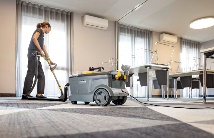 دستگاه شستشوی فرش و مبل حرفه ای برند Karcher آلمان مدل Puzzi 10/1 Edition