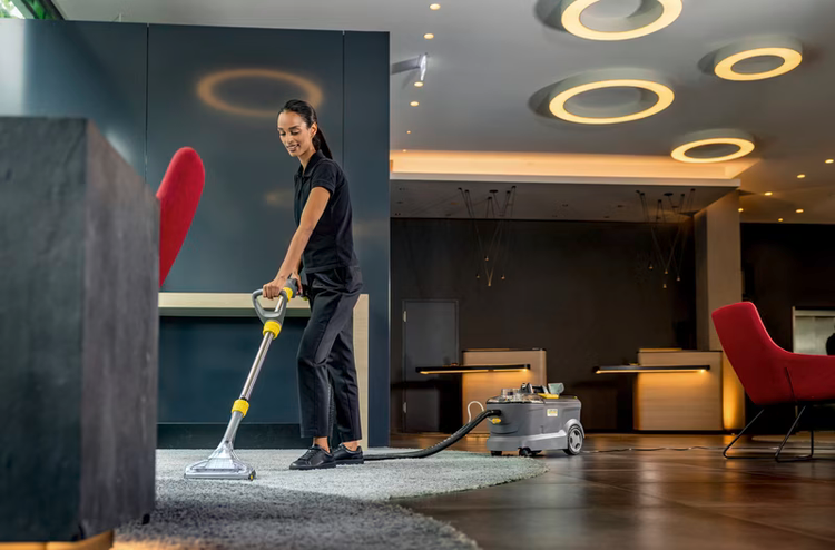 دستگاه شستشوی فرش و مبل حرفه ای برند Karcher آلمان مدل Puzzi 10/1 Edition