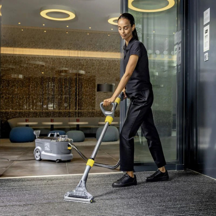 دستگاه شستشوی فرش و مبل برند Karcher مدل Puzzi 10/1