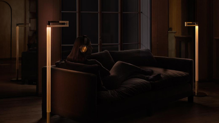 چراغ ایستاده برند Dyson انگلیس مدل Solarcycle Morph
